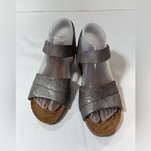 SOFFT Pewter gray Verina wedge Sandals size 7